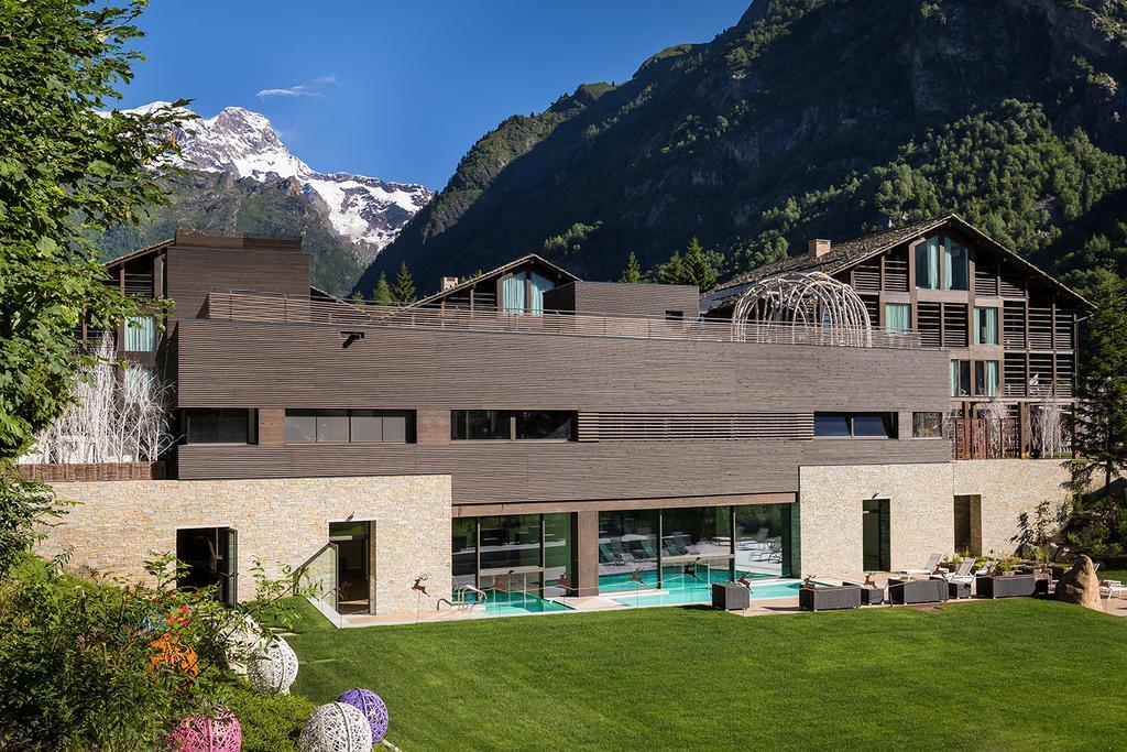 Nh Collection Alagna Mirtillo Rosso Exteriör bild